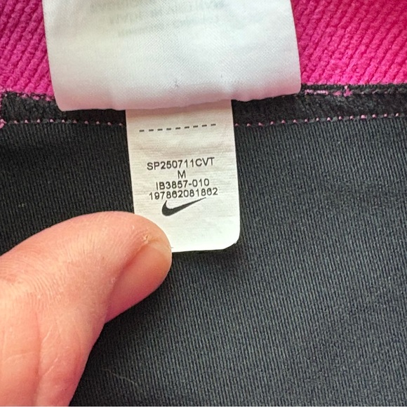 Nike Girls cotton shorts set fuchsia tie-dye  boxy shirt and blue biker shorts - Picture 16 of 16